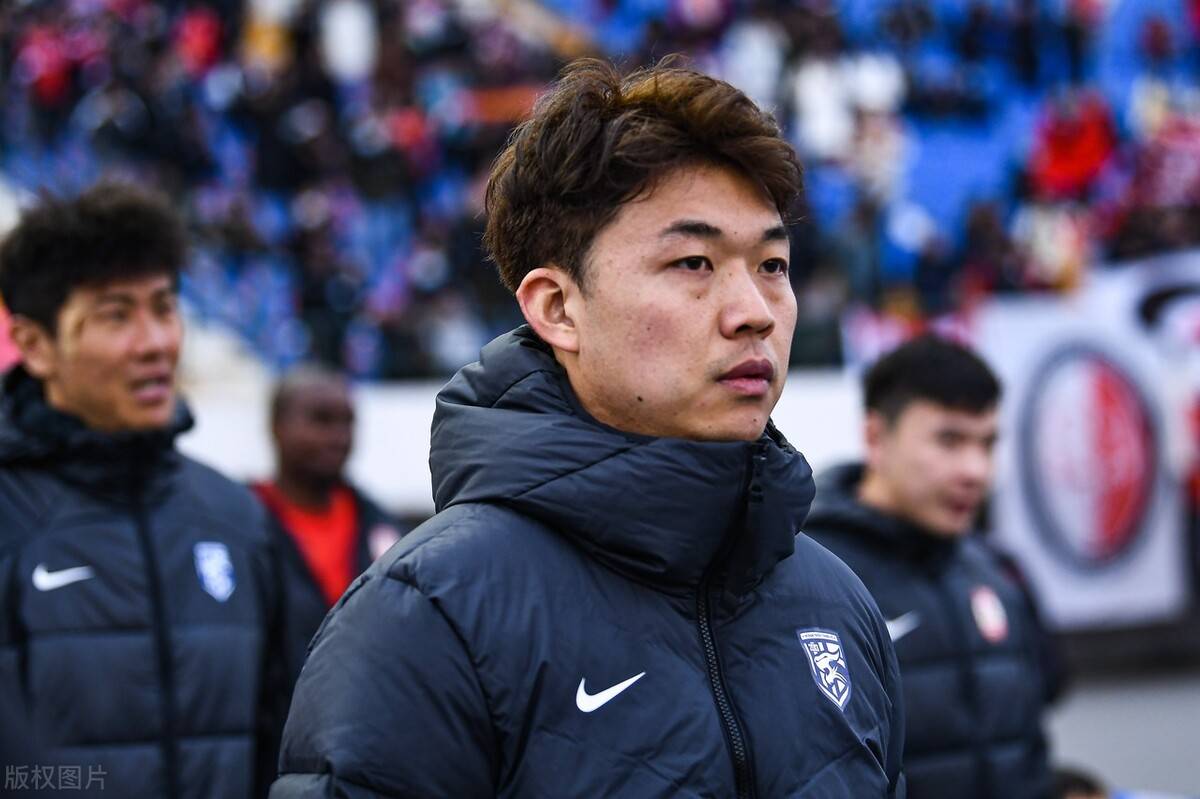 成都蓉城对或将这个高薪包袱甩给津门虎,曾是球队后防主力_中卫_胡睿