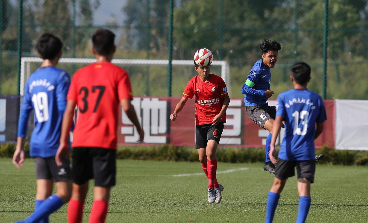 青训八卦!恒大足校0-2输球输人:扔铁饼扔飞对手,教练