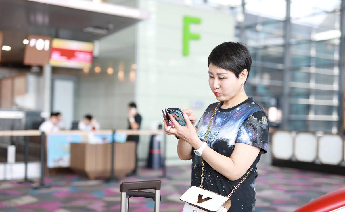 张大姐和老公张建全,两个人都姓张,但是当年凯丽人在北京,老公在深圳