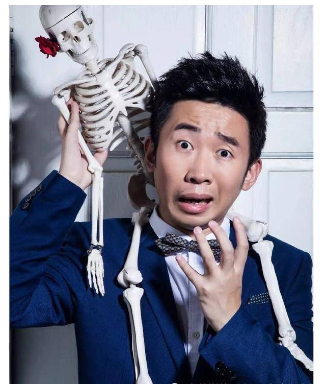 只有杨迪手里拿着妈妈亲手做的小快