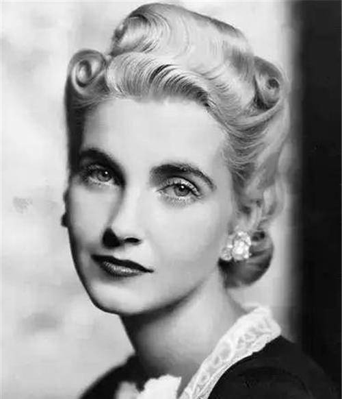 他靠吃软饭吃出亿万身家,两任妻子是首富,还交往过多