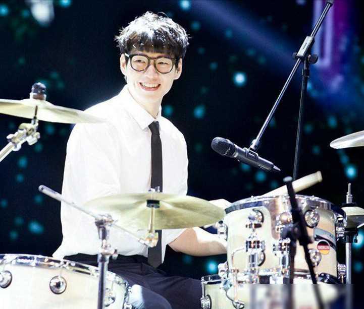 才9年,何炅选的"栀子花四帅"凉了俩,四美的差距竟也这么大了_李易峰