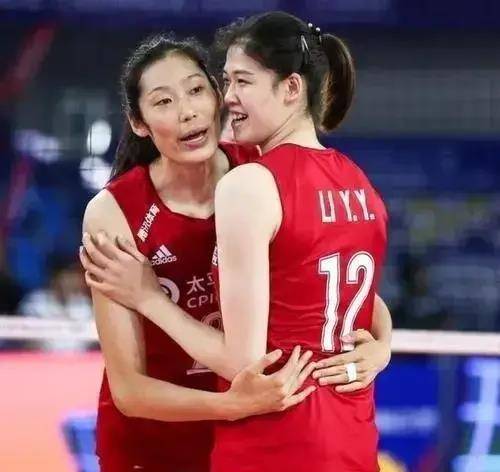 刁琳宇把一传到位球传成扎网,远网,倒三角,低平,没有球头,让攻手无法