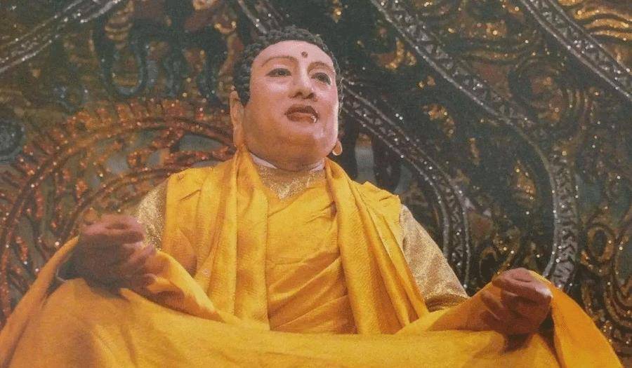 为何会手捧礼物拜