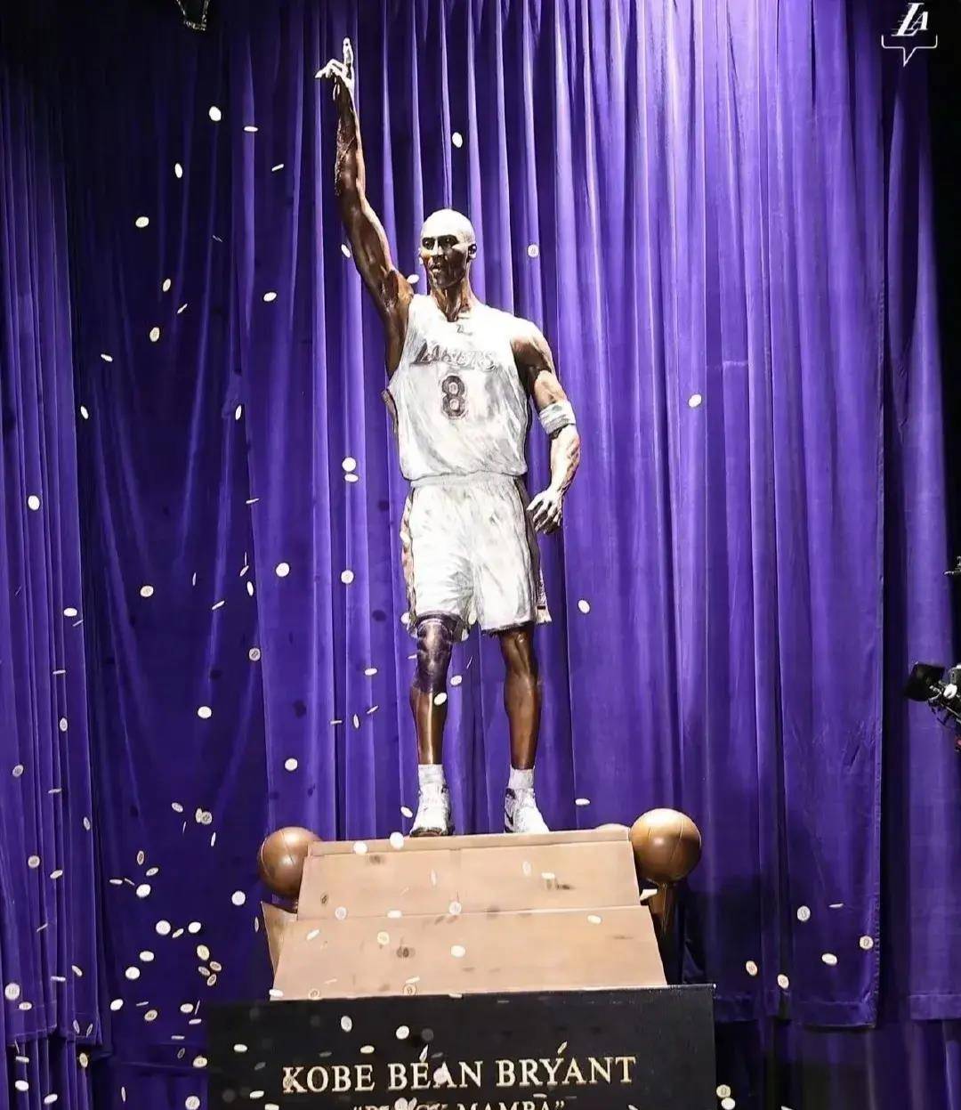 伤亡不是终点,遗忘才是,已故nba篮球巨星科比的8号