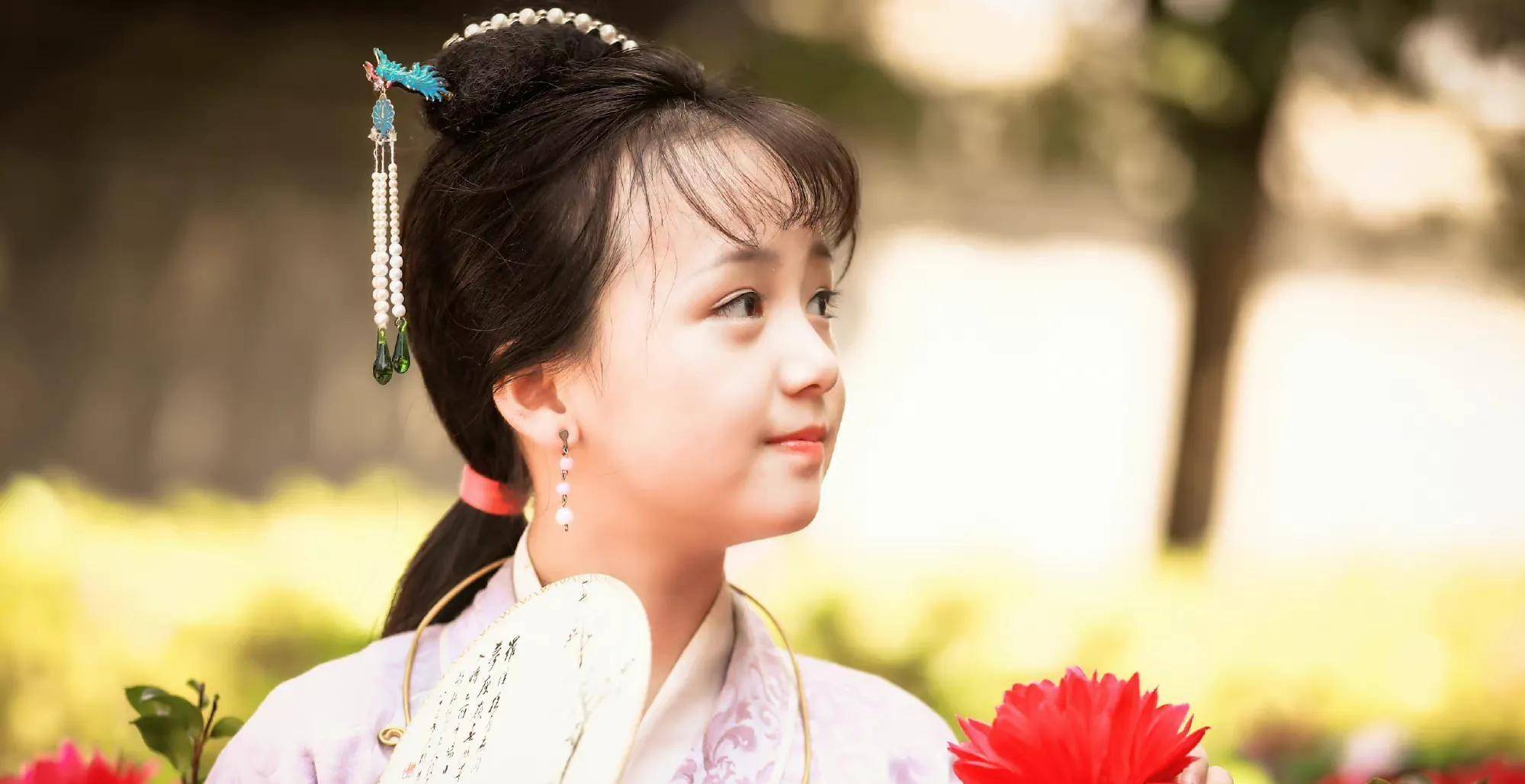 骨今昔对比:小宝钗尴尬小熙凤美飒,小素贞脸更尖了_宝儿_陈舒宜_时候