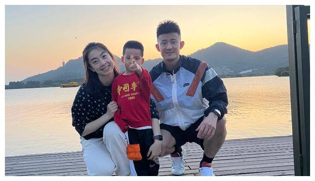 美女羽坛王适娴,求婚冠军后当老师,幸福生活,感动故事.