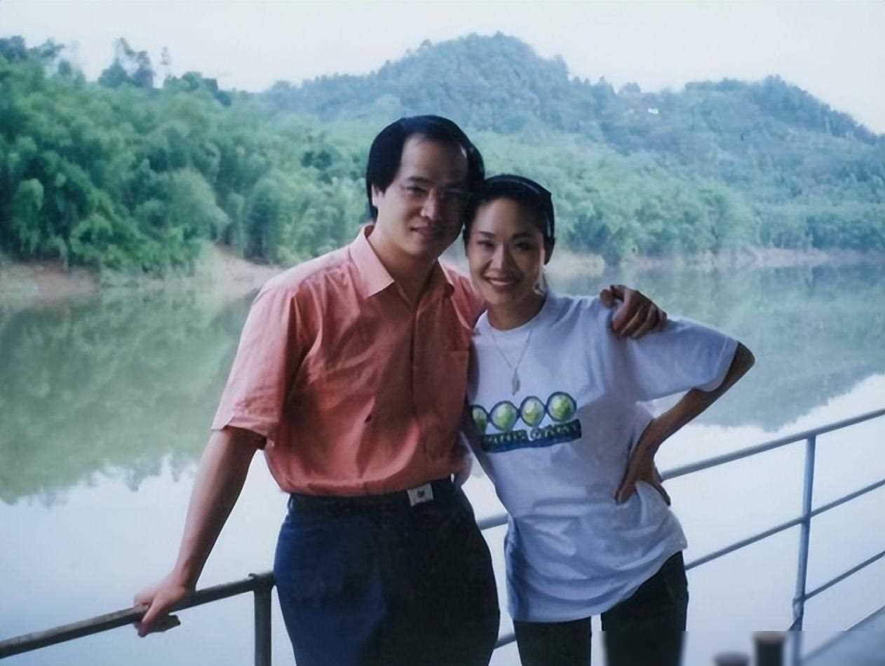歌手于文华:再婚嫁未婚小伙,23年并未生子,如今的她幸福吗?