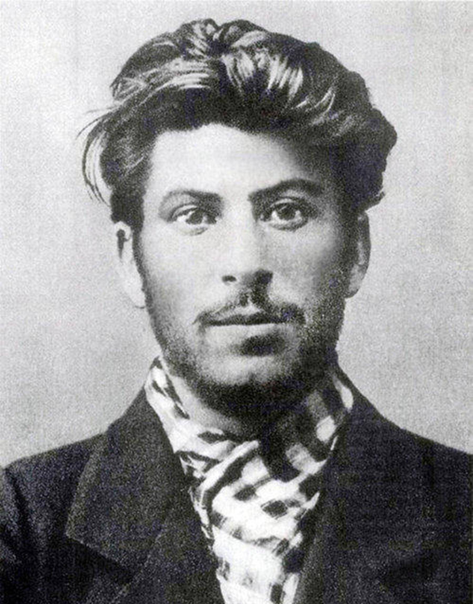 历史课本为了防止学生"花痴",真是费尽心思,专家都从?