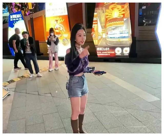 冯提莫现象:网红如何打破身高界限,逆袭娱乐巨擘!_梦想_女孩_魅力