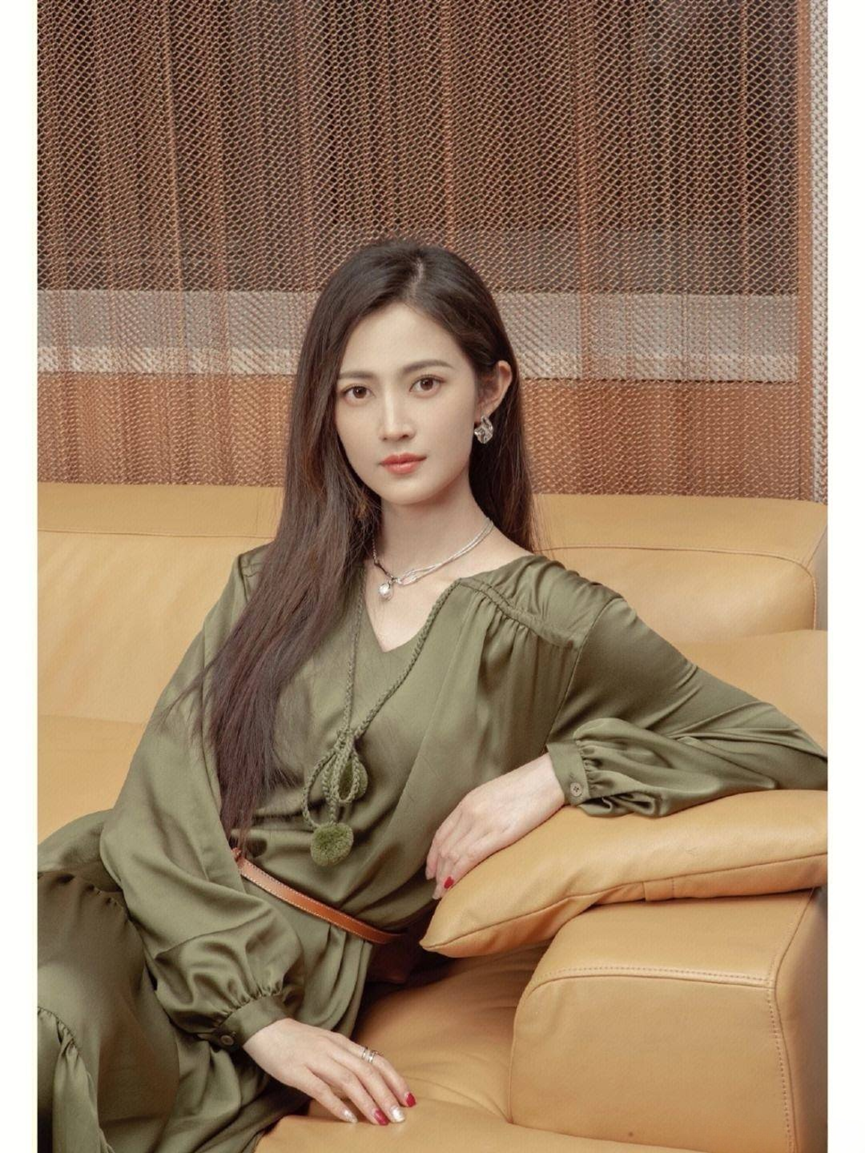 31岁陈钰琪,性感得让人着迷!_表演_挑战_才能