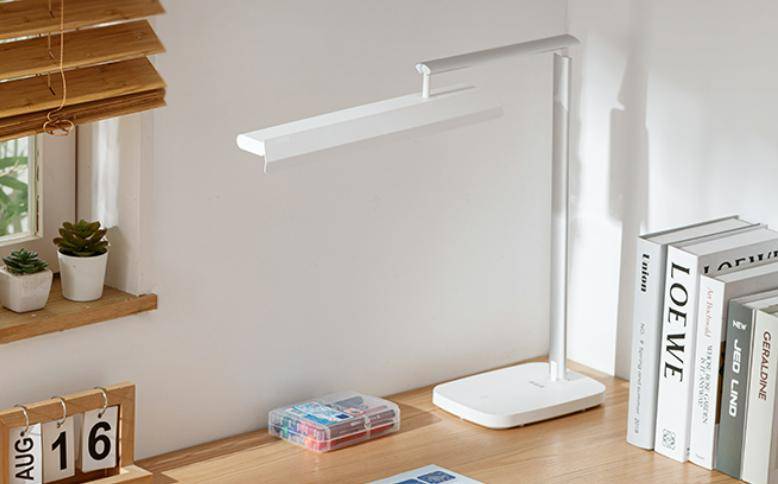 学生台灯选什么光源好用?含爱德华医生/书客/眼爸爸等适合学生用护眼台灯推荐