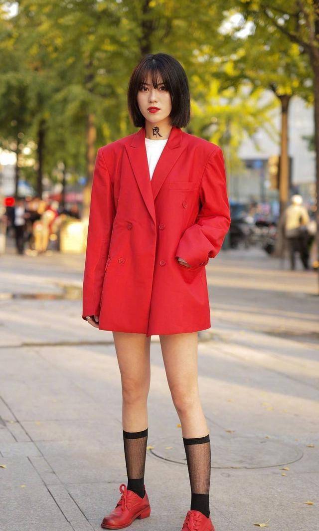 帆布鞋不受宠了,番茄鞋才是"团宠"时尚,高阶优雅