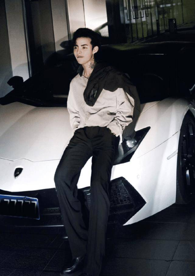 当我们笑殷世航身高时,看到出镜收入时,小丑竟然是我自己_热度_网友