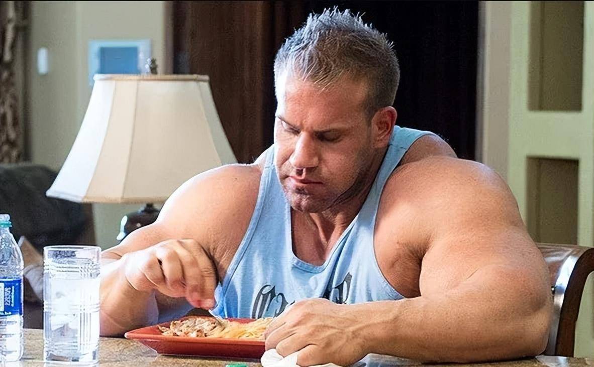 健美传奇人物:50岁的乔·卡特首次尝试吃肯德基,只给了410分_食物