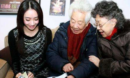 患癌后还有望长命百岁的她,长寿秘诀是从来不吃"此物",学习下_于蓝