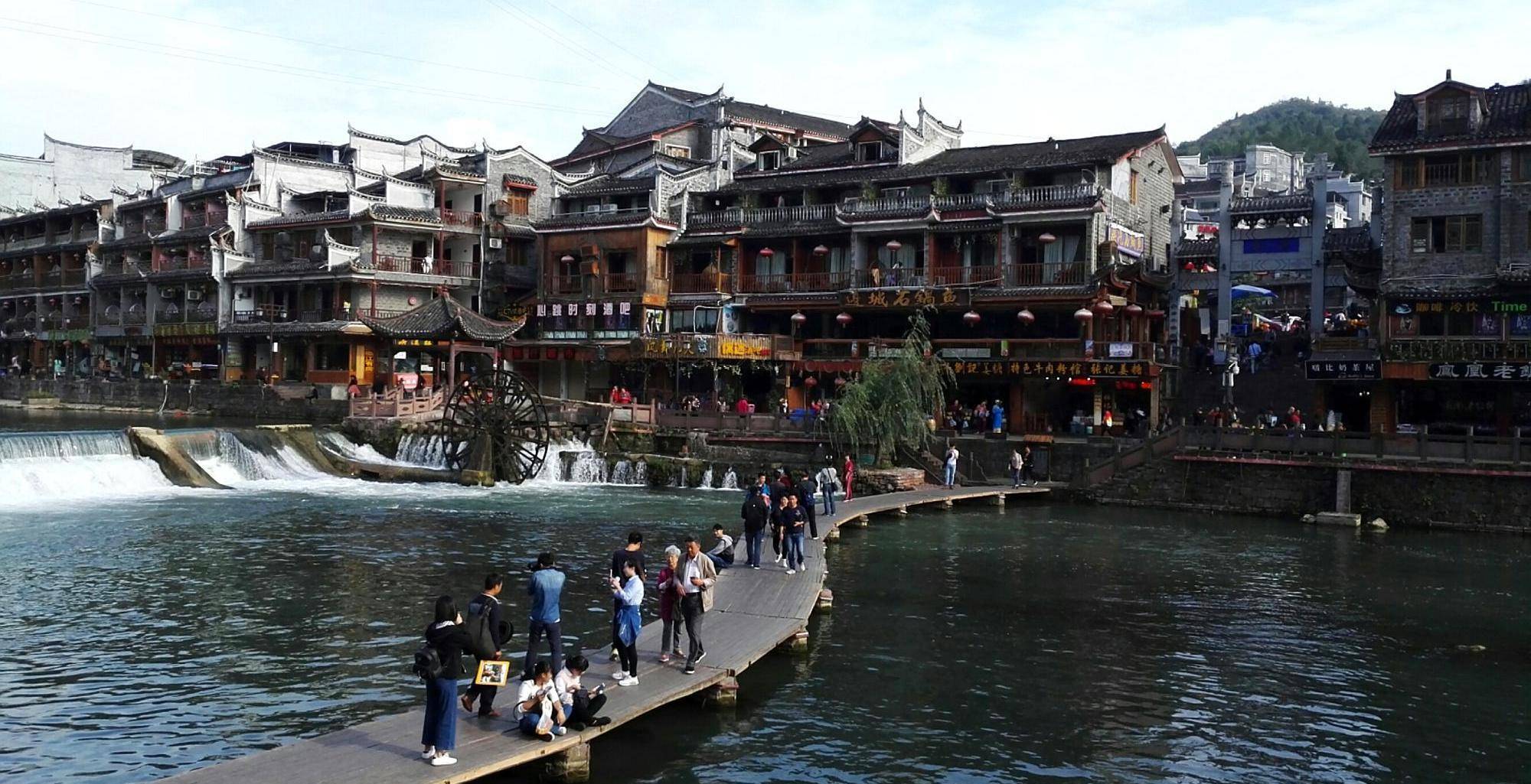 湖南省"最矛盾"的景点,广受差评,但游客却不见少_虹桥_旅游_风景