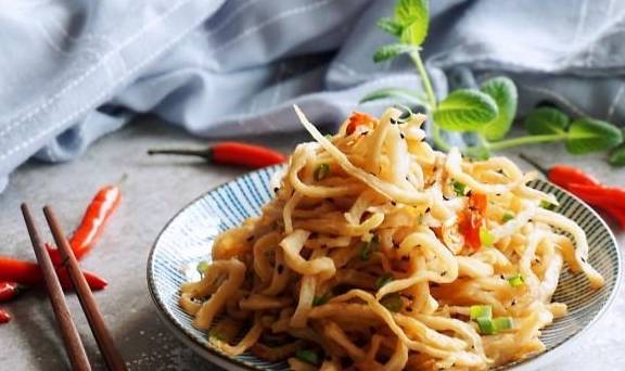 农村人春季把它当药吃,一次晒十斤,全家肠胃保安康