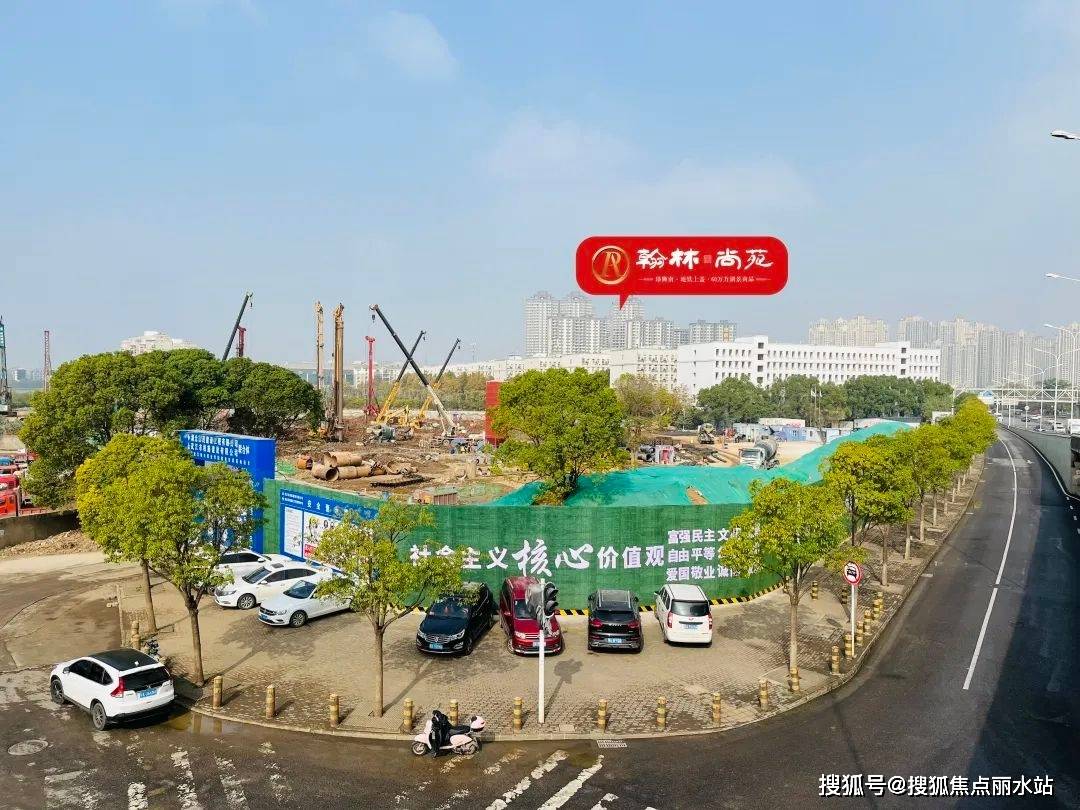 翰林尚苑,一路之隔万亩汤逊湖畔,步行数分钟即可到达湿地公园及巡司河