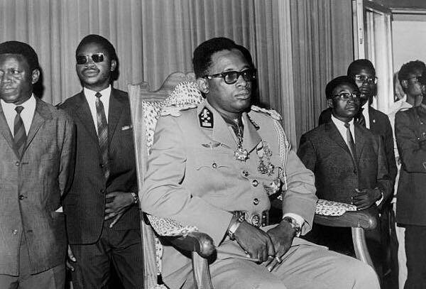 同年6月30日,冲伯搭乘小飞机前往非洲,据传此行目的为返回加丹加省以