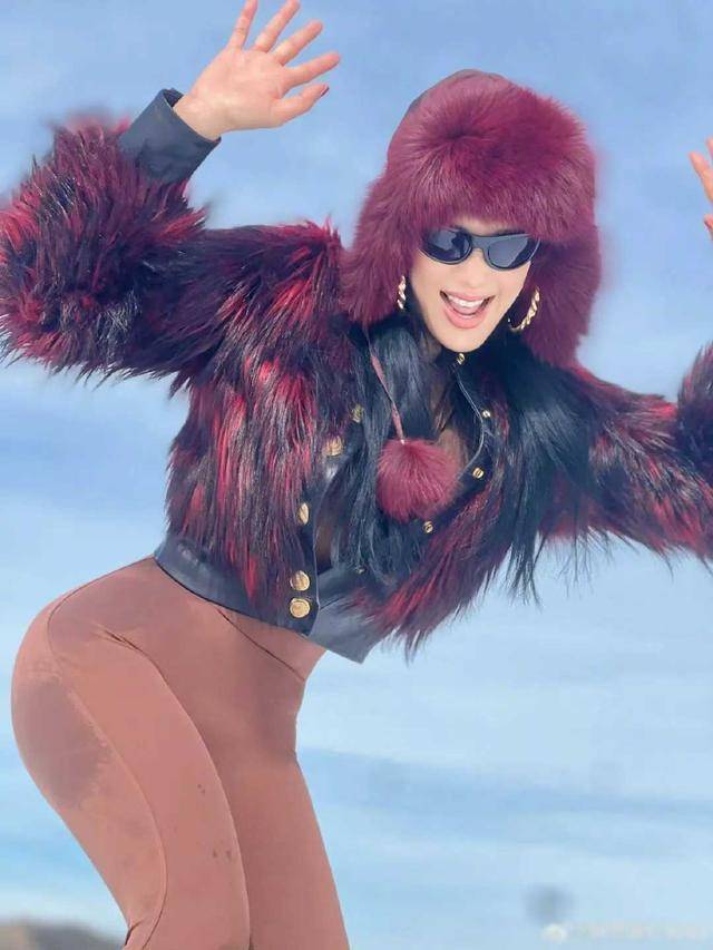 钟丽缇53岁身材#女明星钟丽缇雪天情人节写真,53岁的她_管理_进行