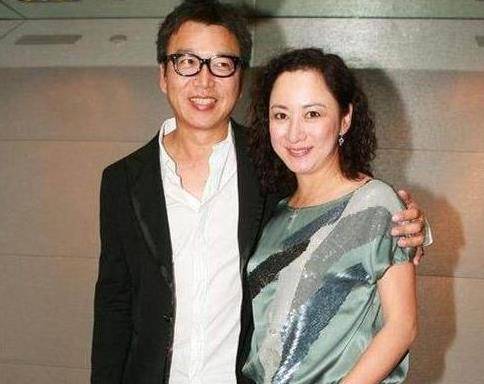 她是史上最矮港姐,当红时嫁二婚丑男被抛弃,今二婚超幸福_谢宁_香港