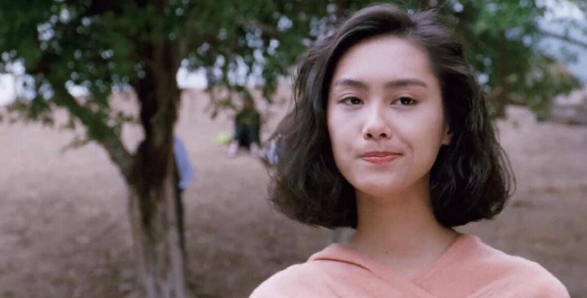 朱茵最终还是嫁给了自己的盖世英雄,嫁对了人,每天都是小女孩