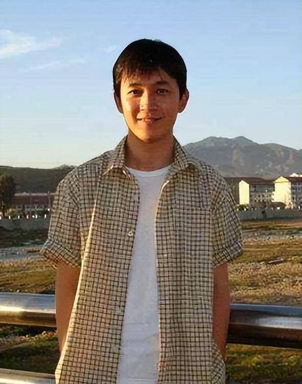 潘粤明被董洁毁了家庭事业和名声,有人比他更惨_钟镇涛_章小蕙_婚姻