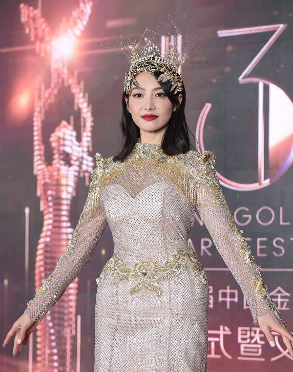 宋茜金鹰女神后台照被传出,披黄褂子似太后,看清鞋子,心疼哭了_造型