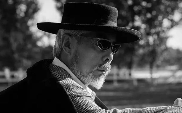 69岁的张双利:被称为中国第一潮叔,活成了年轻人羡慕的样子_工作_时尚