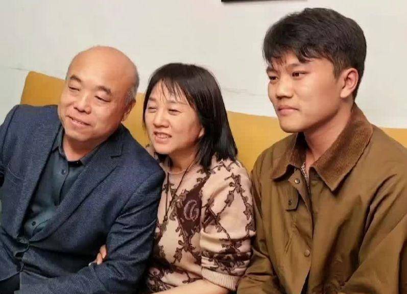 私底下去找了她好几次,两人并未分手_女方_照片_涂磊连