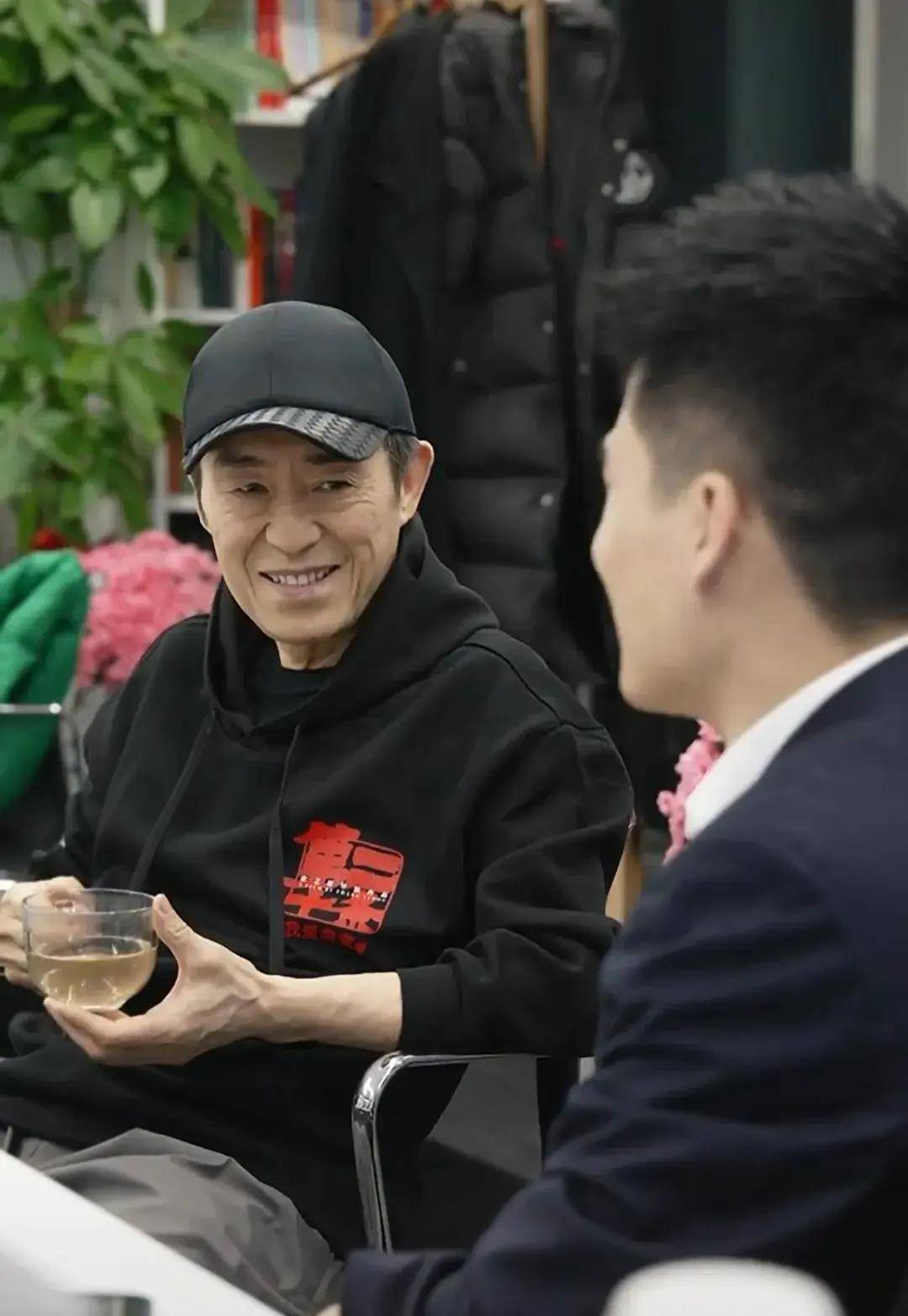 董宇辉和张艺谋的访谈丝毫不亚于和梁晓声的访谈,俞敏洪太敢问_电影