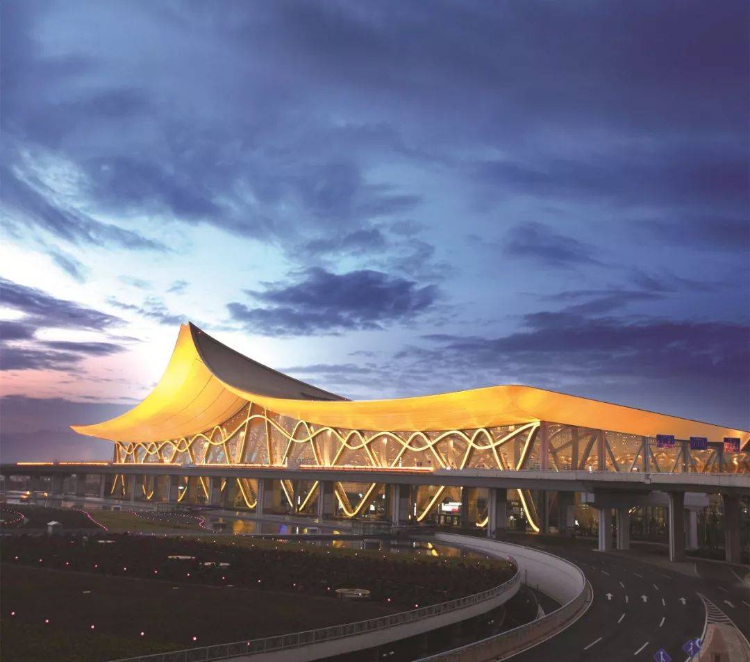 泸沽湖机场大巴图片