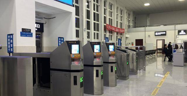 一般直接刷身份证就行,但这些情况下不行_学生证_证件_进站