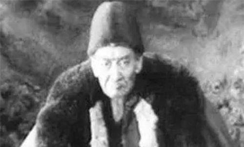 地主恶霸临死前,将300箱黄金藏进庄园,时隔70年,至今无人找到