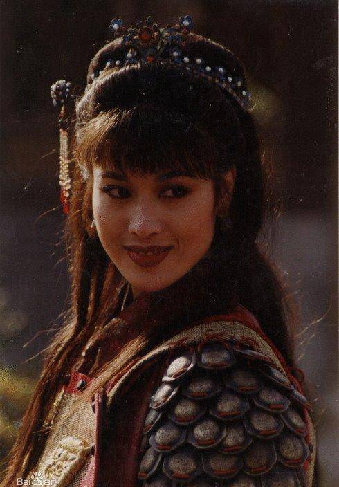 宋江与吴用准备攻城掠地,想起失踪多日的李逵是个好手,只以为他是私自