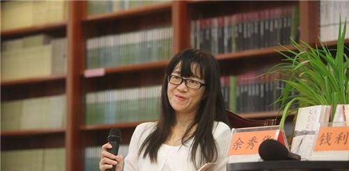 余秀华给冯小刚写情诗,诗歌全篇仅4个字,冯导读了也要虎躯一震_生活