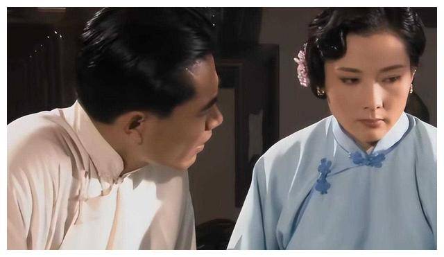 《大宅门》中的每个角色都有着自己的执着和坚持,每个人物都在命运的