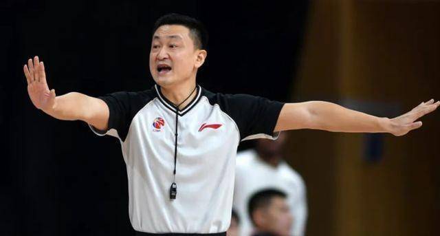 1,广东男篮工作人员以喝茶的名义"非工作时间接触裁判"郑军2,郑军裁判