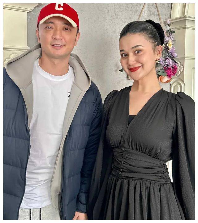 尼格买提家庭聚会:颜值高并肩解释不上?,一起来瞧瞧!_生活_家人_一面