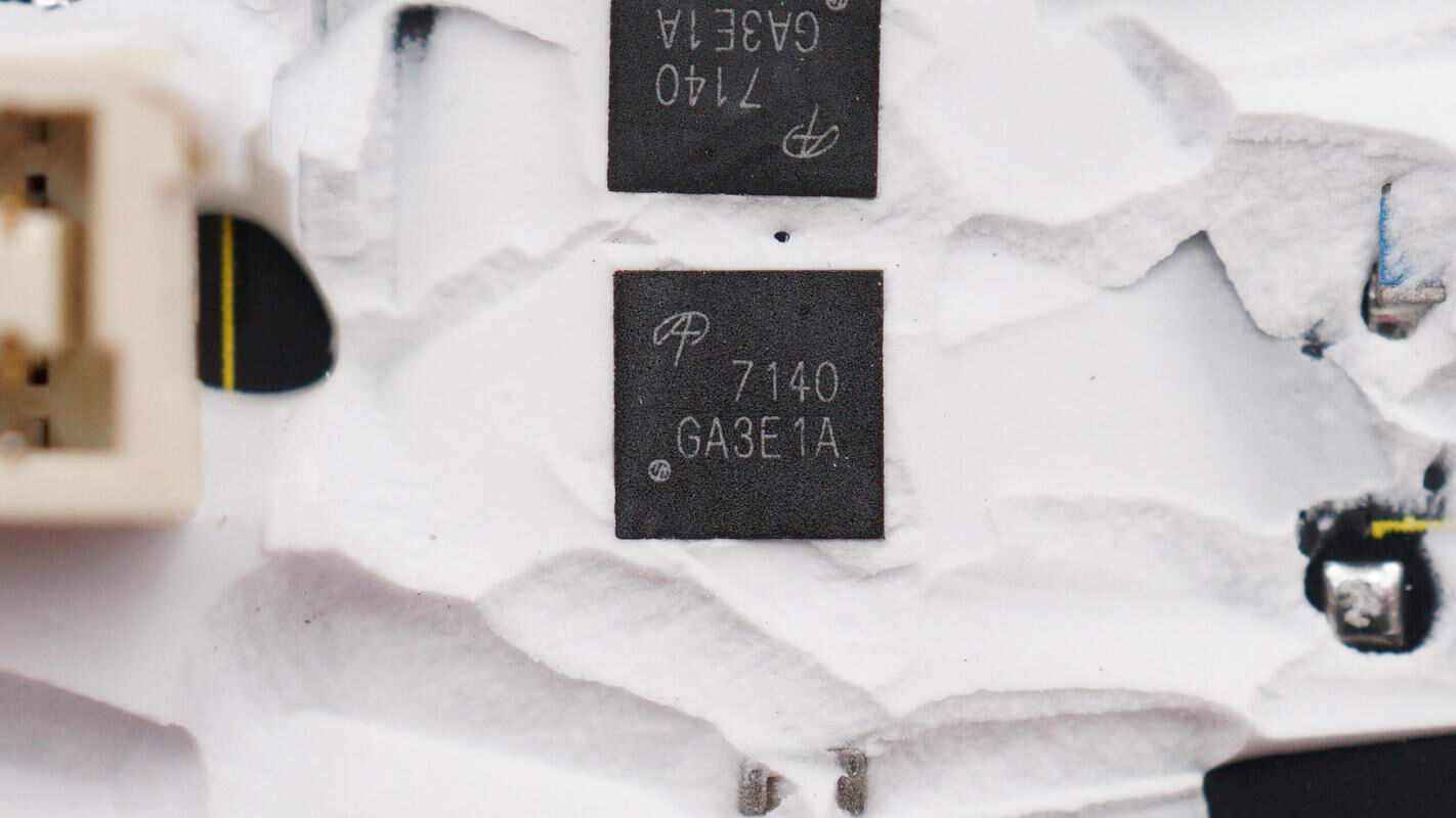 vbus开关管来自万国半导体,型号aon7140,nmos,耐压40v,导阻1.