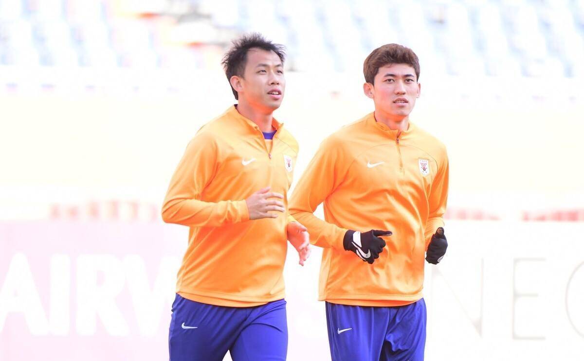 防守型中场可能需要黄征宇首发. 彭欣力不是防守球员.