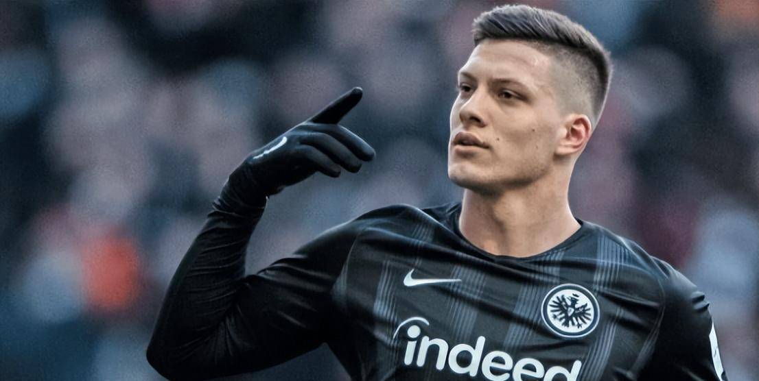 红黑锦鲤约维奇,26岁复苏接班吉鲁?_本赛季_法兰克福_球员