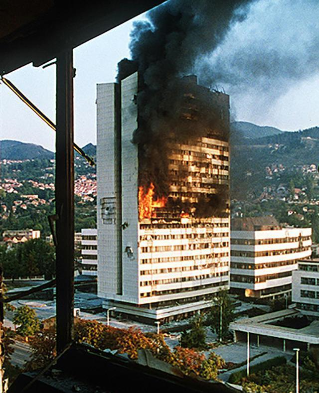 战争从未远去,28年前的萨拉热窝围城战告诉我们,活着有多幸运_城市