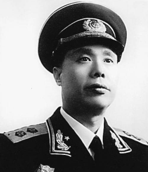 战后,张启祥被华野授予华东一级战斗英雄.