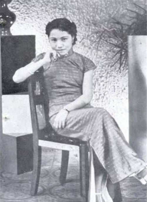 她是职业交际花,挺着大肚却被老公无情抛弃,生下一女名扬四海_谈雪卿