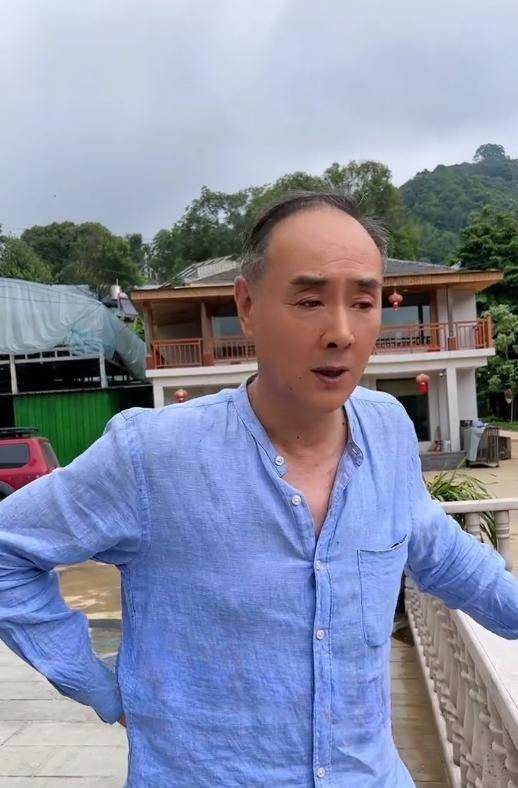 他在《亮剑》中饰演丁伟,66岁回到农村建了一栋2层别墅养老_生活_网友