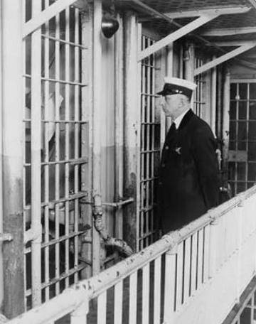 史上最强越狱三人组:自制假人头,挖洞一年,逃亡57年仍未被抓获_警方