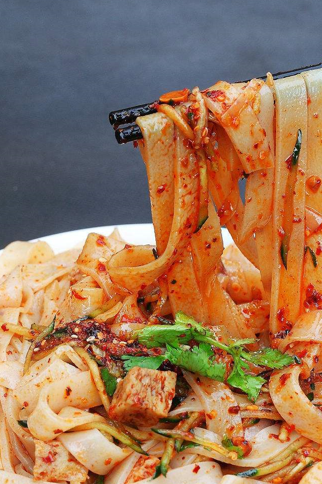 凉皮最简单快速的做法,自己做比买的好吃_面糊_芝麻酱_老朋友