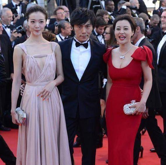 郝蕾的美人痣长得真绝!